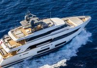 Arredi Poltrona Frau sullo yacht Navetta 33